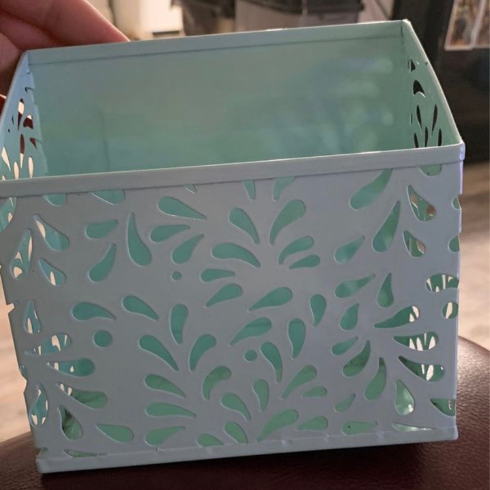 Magnet holder